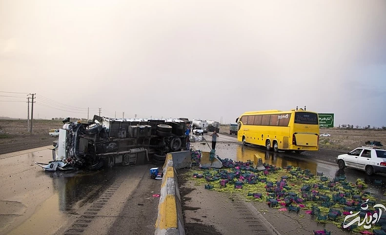 (تصاویر) واژگونی کامیون حامل انگور